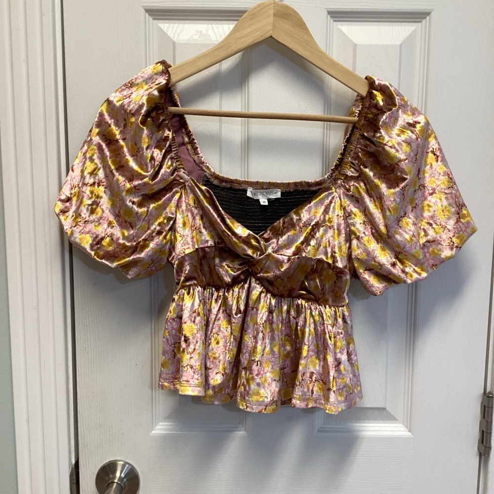 Free The Roses SZ XS Women’s Floral Velvet Twisted Baby Doll Top Peplum - Picture 3 of 8